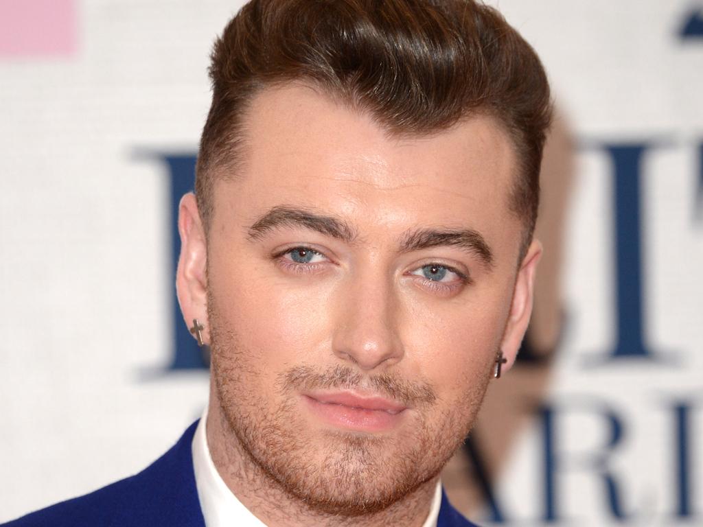 CapitalOfficial's tweet photo. Music's BIGGEST stars arrive at #BRITAwards red carpet. Check out who rocked it this year! http://t.co/7AhvLlbexk http://t.co/HQR25QpDsR