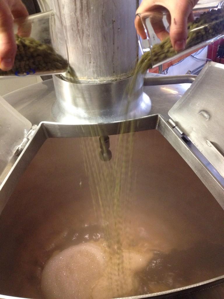 KannahCreekBrew's tweet photo. 60 minute hop addition! #SimultaneousBrew @StrangeCraftCo @pikespeakbeer @echobrewing @VeryNiceBrewing http://t.co/klC1riExVA