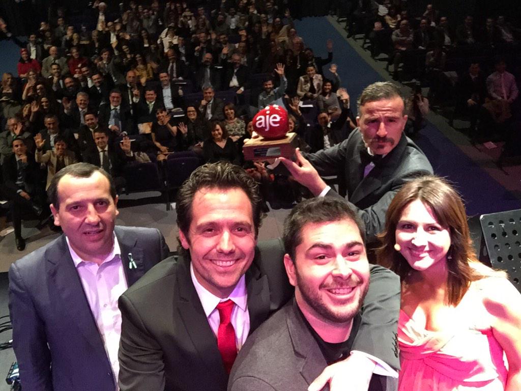 KIBO's tweet photo. Ganamos el premio AJE TRAYECTORIA EMPRESARIAL 2015 @ajemalaga gracias! #llámameloco porque en KIBO estamos MUY LOCOS! http://t.co/fwNSEFGRAA