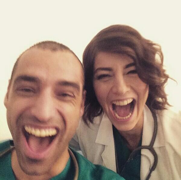 Doktorrozgur's tweet photo. Sağlıklı gülüşler 😁 Dr.Yeşim Dr. Berzan @DrYesimm http://t.co/NdGiJQwOnq