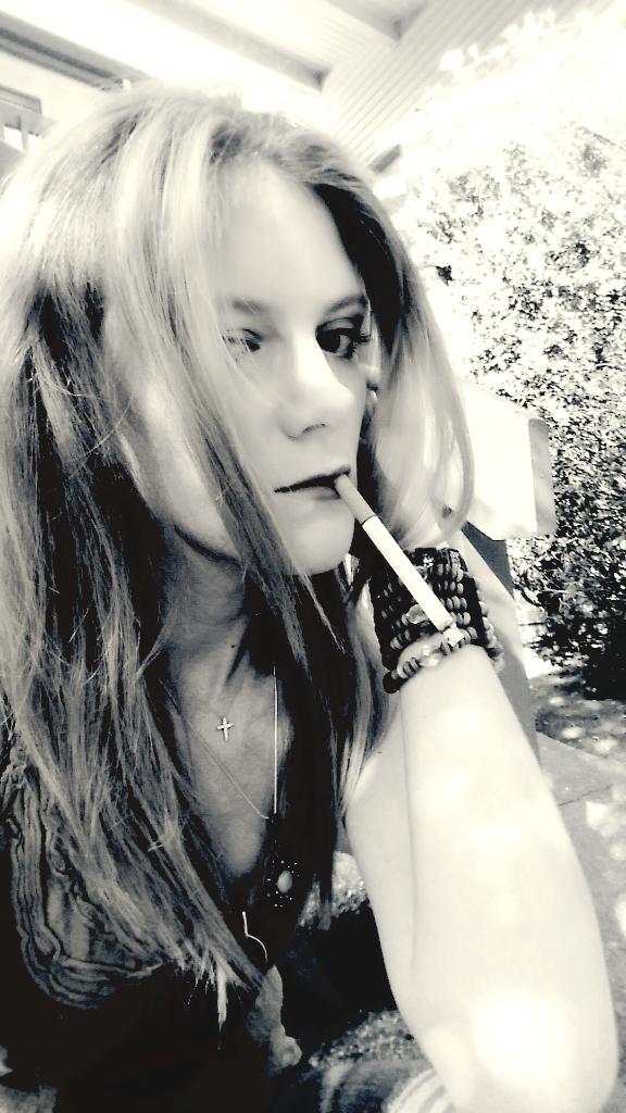 meghan_gause's tweet image. My face. Get some lol #modelingskills #AmericasNextTopModel #selfie #blackandwhitephotography