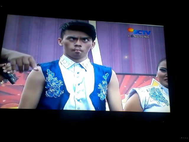 Aduh -_- haha “<a href="/arinaHAN/">Arina Handayani</a>: fish face :D @ewinciamik ”