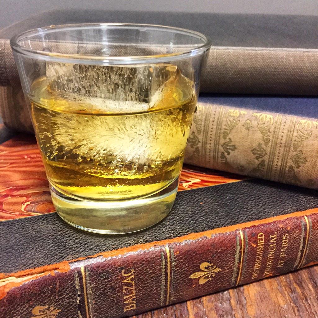 AlibiWhiskey's tweet photo. (Read)y for this #WhiskeyWednesday with some #AlibiWhiskey http://t.co/bbT0tUqNTW