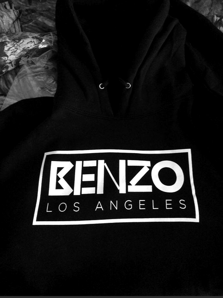lenaamarali02's tweet photo. My shirt came today, she's beautiful!I really enjoyed 💟 @AshBenzo http://t.co/a0rcT1OCqA