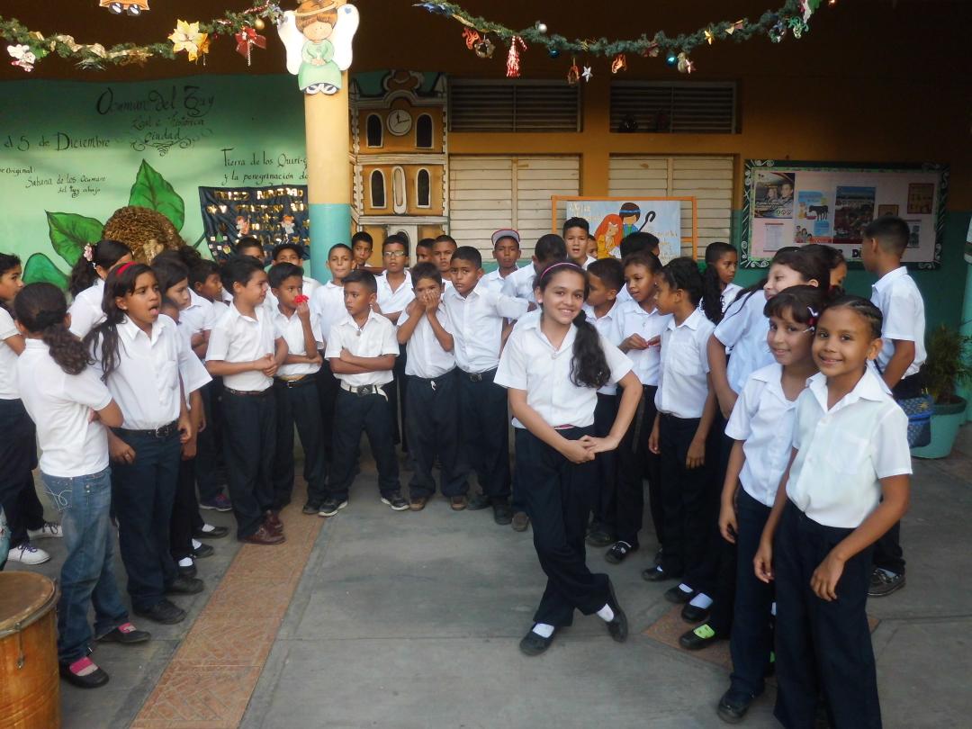 lewys27's tweet photo. Coro escuela Miranda #ElSistemaCumple40  @NucleoOcumare http://t.co/zovFw0EOok
