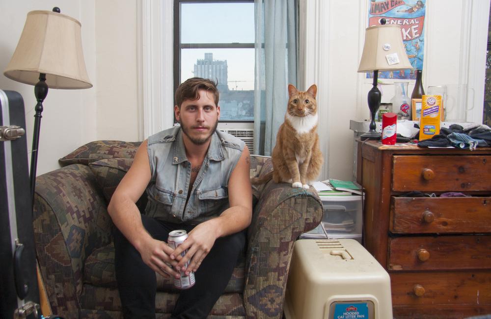 SaluPet's tweet photo. @SaluPet les recomienda el proyecto fotográfico de David Williams: "Hombres y sus gatos"!

https://t.co/hjFUjOdayi http://t.co/Q3DmY44b1v