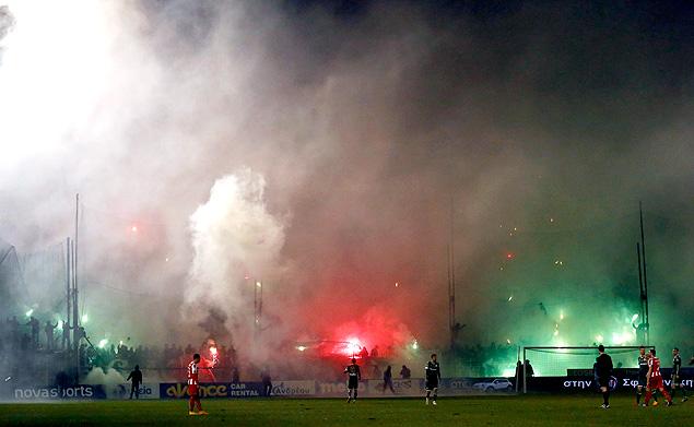 Governo grego suspende futebol por tempo indeterminado após violência: folha.com/no1594626