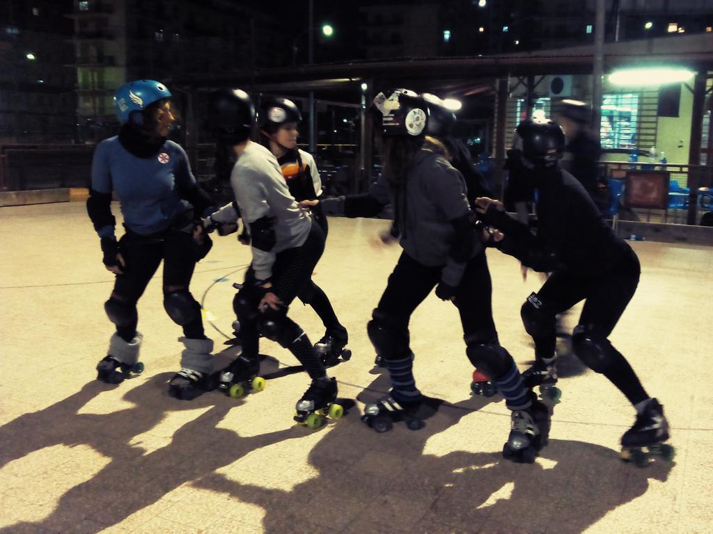 Poison_Kittens's tweet photo. #Pack #PoisonKittens #Rollerderby #Team #Love http://t.co/8pB08IQUDf