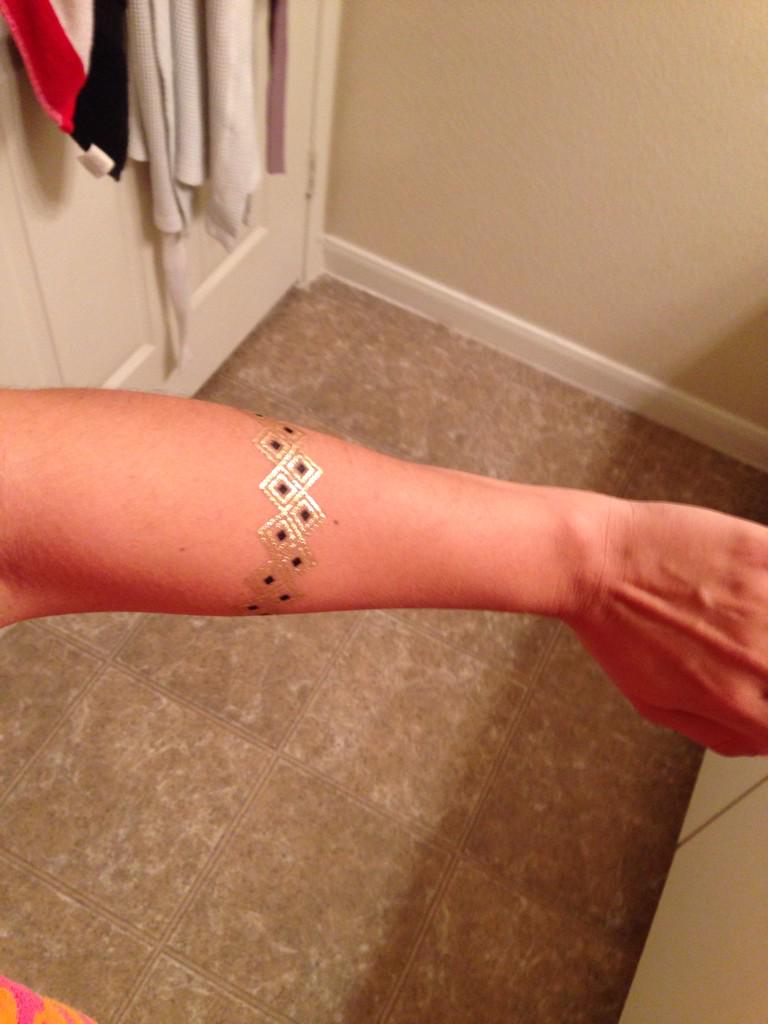 Love my flash tattoo! Still in great condition after 4 days! @lulusdotcom #vacationessentials