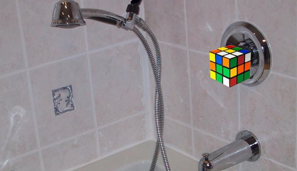 RemiGozard's tweet photo. Quand je suis chez quelqu'un d'autre et que j'essaie de comprendre comment sa douche fonctionne http://t.co/XwzXi124td