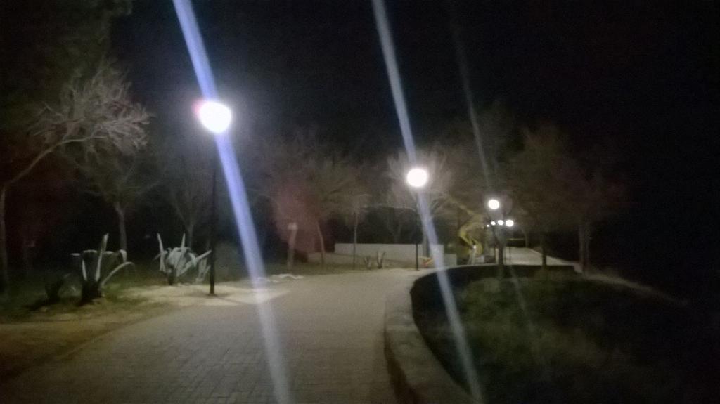 JuanAvilaCARMO's tweet photo. Hoy se están realizando las primeras pruebas del nuevo alumbrado del Parque del Almendral @diacarmona http://t.co/xstS8mEgmE