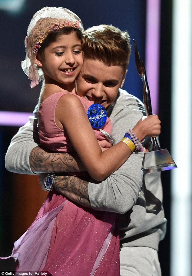 fallbackbieber's tweet photo. #21FavoriteThingsAboutJustin
15. his undeniable kindness http://t.co/L1rPtOkPzX