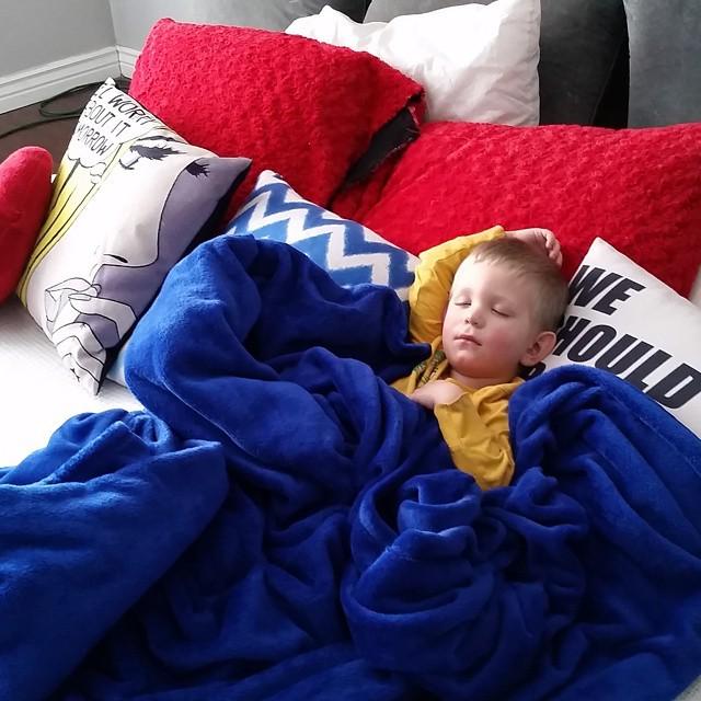 brittanybullen's tweet image. I hadn&apos;t heard from Charlie for a while, so I went in my room and found this. #fuzzyblanket