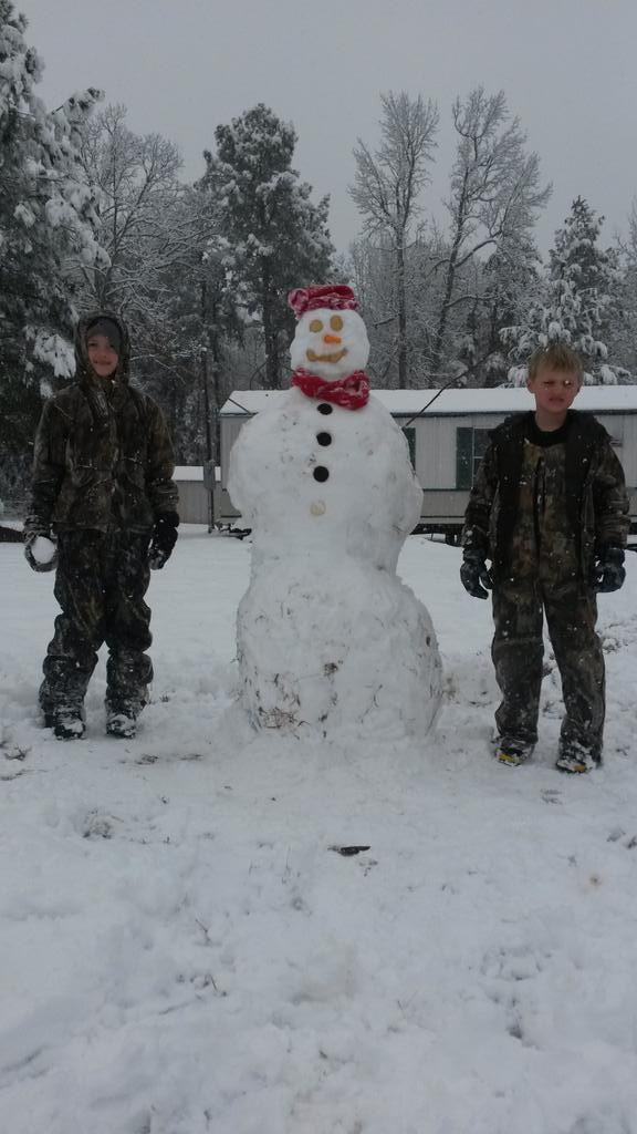 camogirl84's tweet photo. @SheridanSD37  Braedyn Suitt (5th SIS) Landon Suitt (2nd SES) and their Razorback snow man. http://t.co/gETXnGDFVk