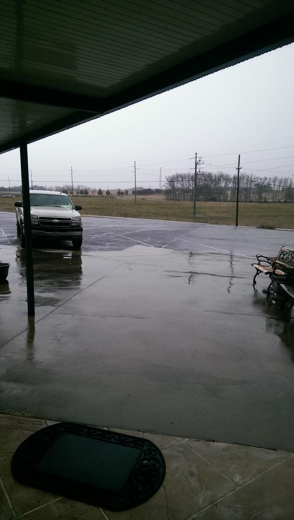 GoodHopeHere's tweet photo. It's snowing at Good Hope! http://t.co/Z13fgJiH8y