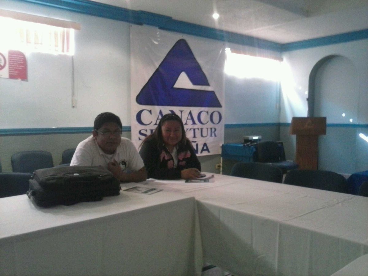 CanacoAcuna's tweet photo. #Ahora en @CanacoAcuna platica del @SATMX sobre Servicios Electronicos en #Acuna #Coahuila http://t.co/VKYpRecL9g
