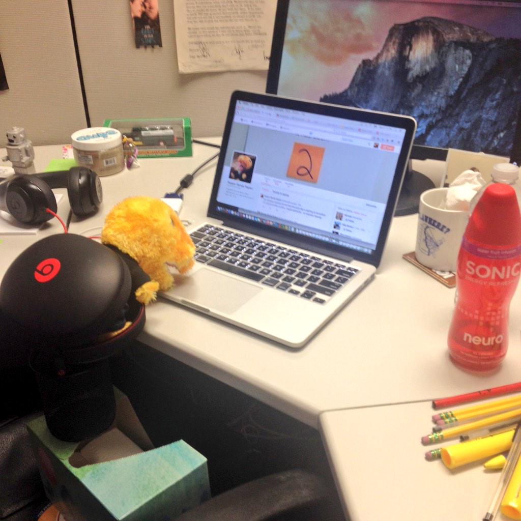 DaRealRandyRapt's tweet image. Sitting in my @beatsbydre office booster seat working on my Twitter game. #hatethegamenotthehussler