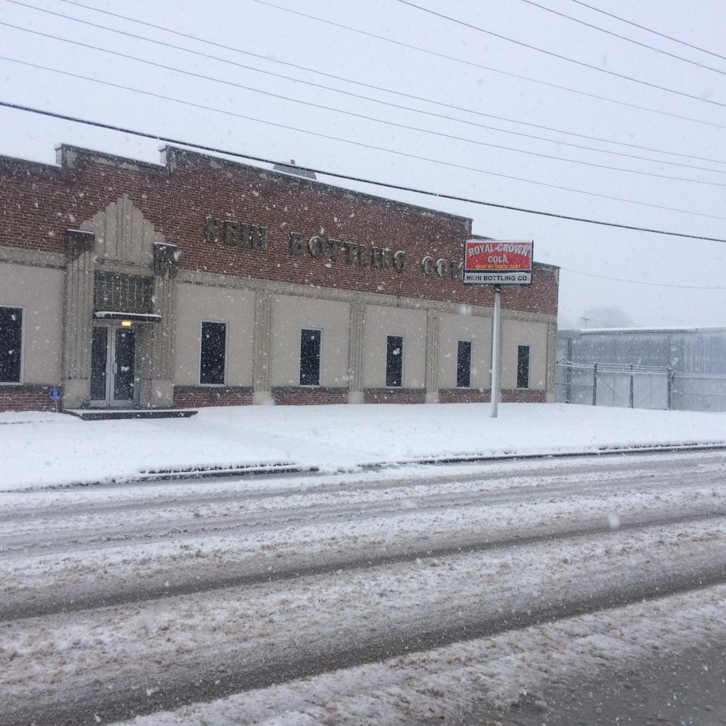 IIISledge's tweet image. Heavy snow since noon in Cleveland MS!  @JimCantore @JenCarfagno #SouthernSnowDay