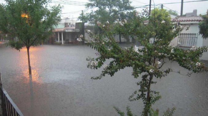 C5N's tweet photo. El temporal en #Cordoba, en imágenes http://t.co/ozrXCfL3kN http://t.co/8AOVMhc0im | ¿Estás allá? Escribinos!