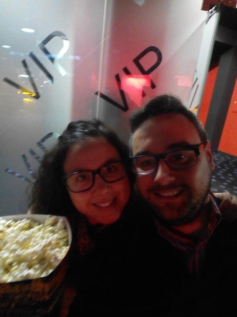 JoseAbeP's tweet photo. Noche de cine con @lore_moratalla #LaTeoriaDelTodo #3'90 #PlanesDeDomingo1miercoles http://t.co/e7vNrKCnyb
