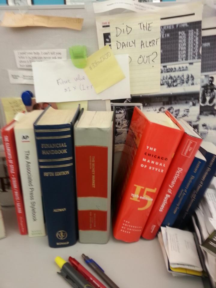 vincerCFO's tweet image. A finance journo's bookshelf #Altman #stigum #strunkandwhite #barron's