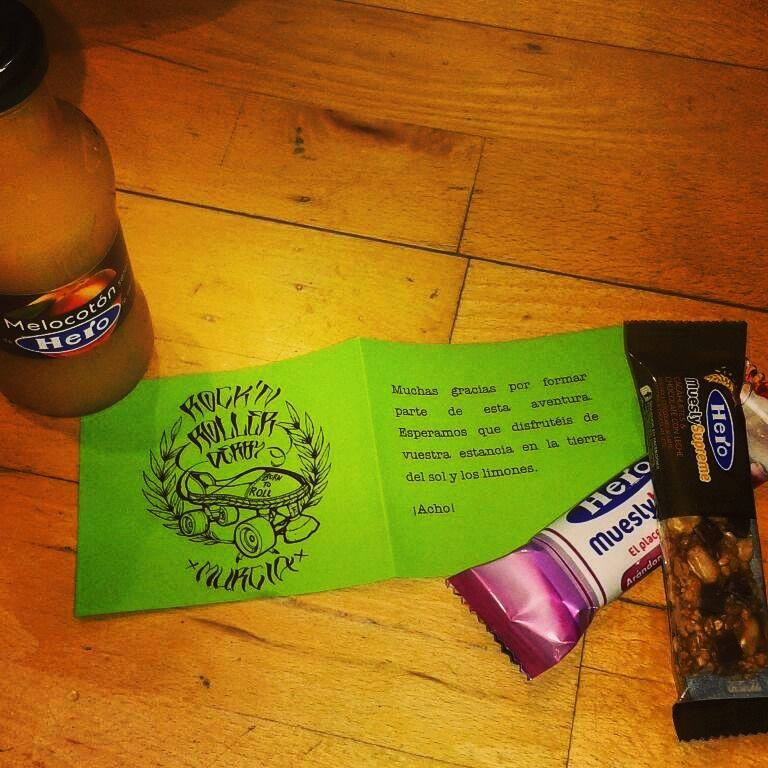 El #momentoHero de hoy para las #rollergirls del <a href="/rocknrollermur/">Roller Derby Murcia</a> que saben muy bien como recargar energía!!