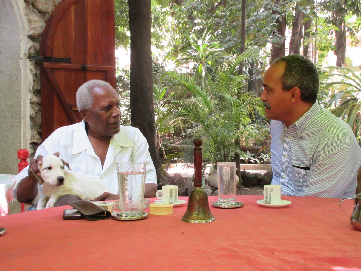 akwatukhenti's tweet photo. A blended approach to #mentalhealth care in #Haiti. Sitting down with Ati Max Beauvoir. http://t.co/rN6s09dSsm http://t.co/2HfO1sIroo