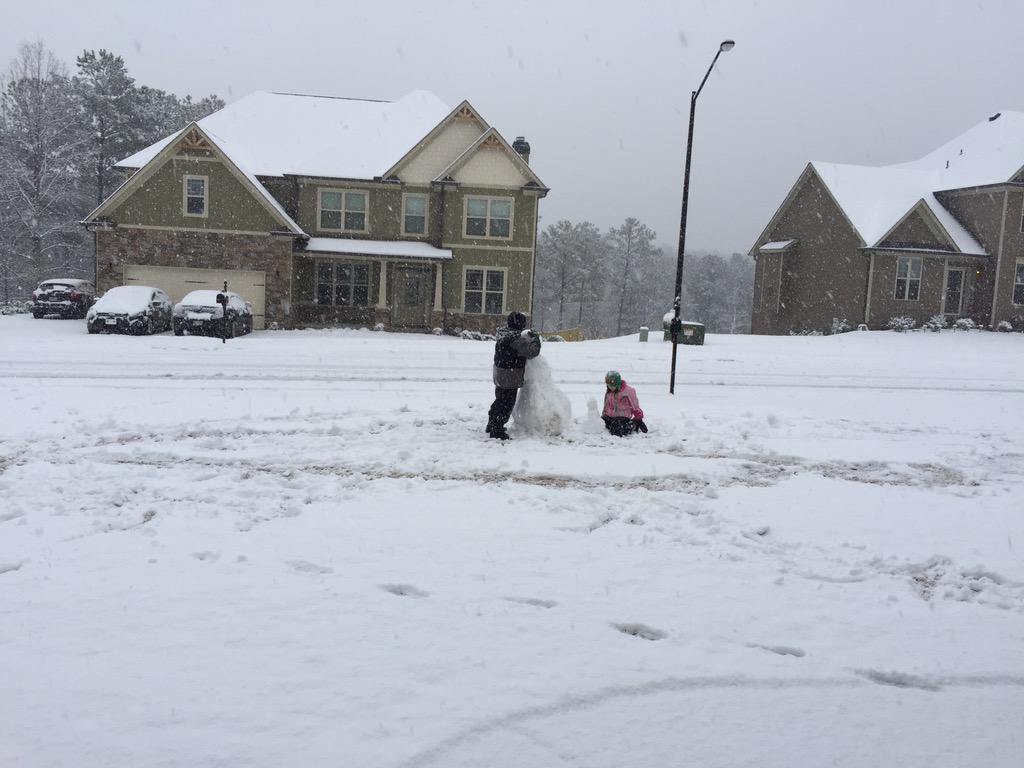 RichBeaudrie's tweet photo. Holly Springs enjoying some Michigan weather in Georgia. A taste of home. #wsbtv #ATLsnow #nwsatlanta http://t.co/grkOp0zEUT