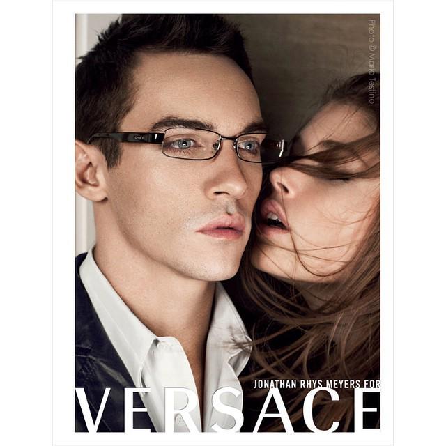 dhlepics's tweet photo. #DHLE #darkhairlighteyes #jrm versace_official jrm_official mariotestino #hothothot #hubbahubba #versace #eyeglasses http://t.co/vvrzQSaCKk