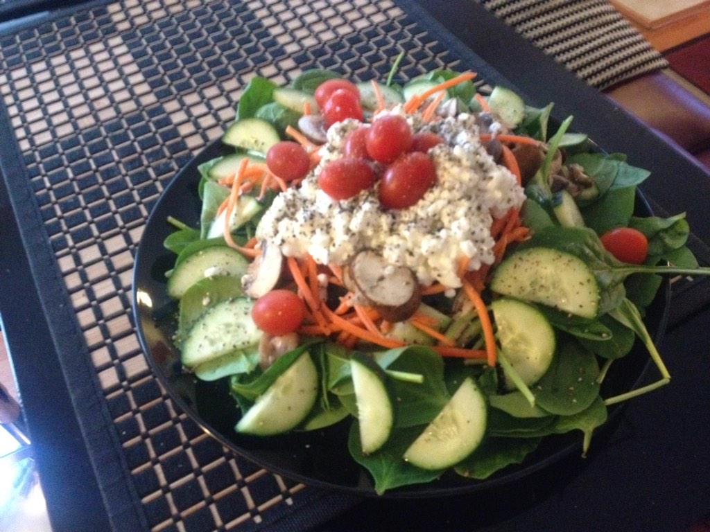 SeanP_Jones's tweet photo. My "Big Ass Salad". Thanks for the Insperation @Mark_Sisson #livingprimal #PaleoDiet http://t.co/dREReMS19o