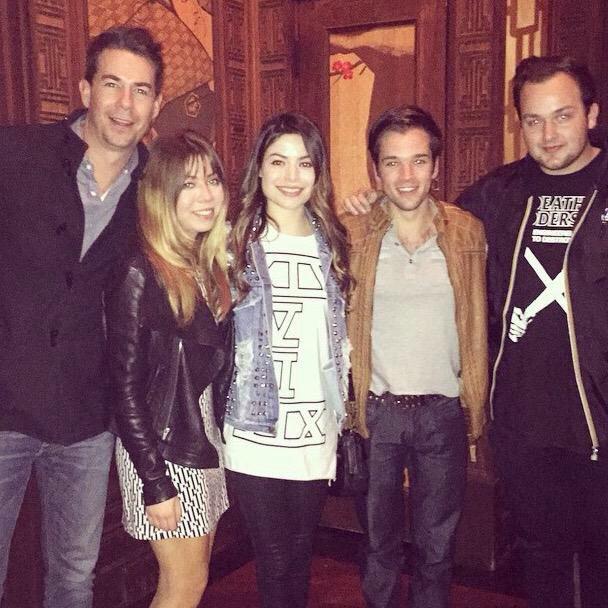 Didn't get a chance to post this earlier but I finally got to see my best friends! <a href="/HeresSamPuckett/">Sam Puckett</a> <a href="/Tech_FreddieB/">Freddie Benson</a> ❤️