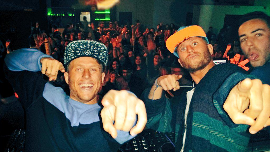 diaz_carr's tweet photo. Felicidades @charlimontoya  @gonzalomontoya9 y gracias por que siempre estáis atento con nosotras http://t.co/d1NxmSl5Tx