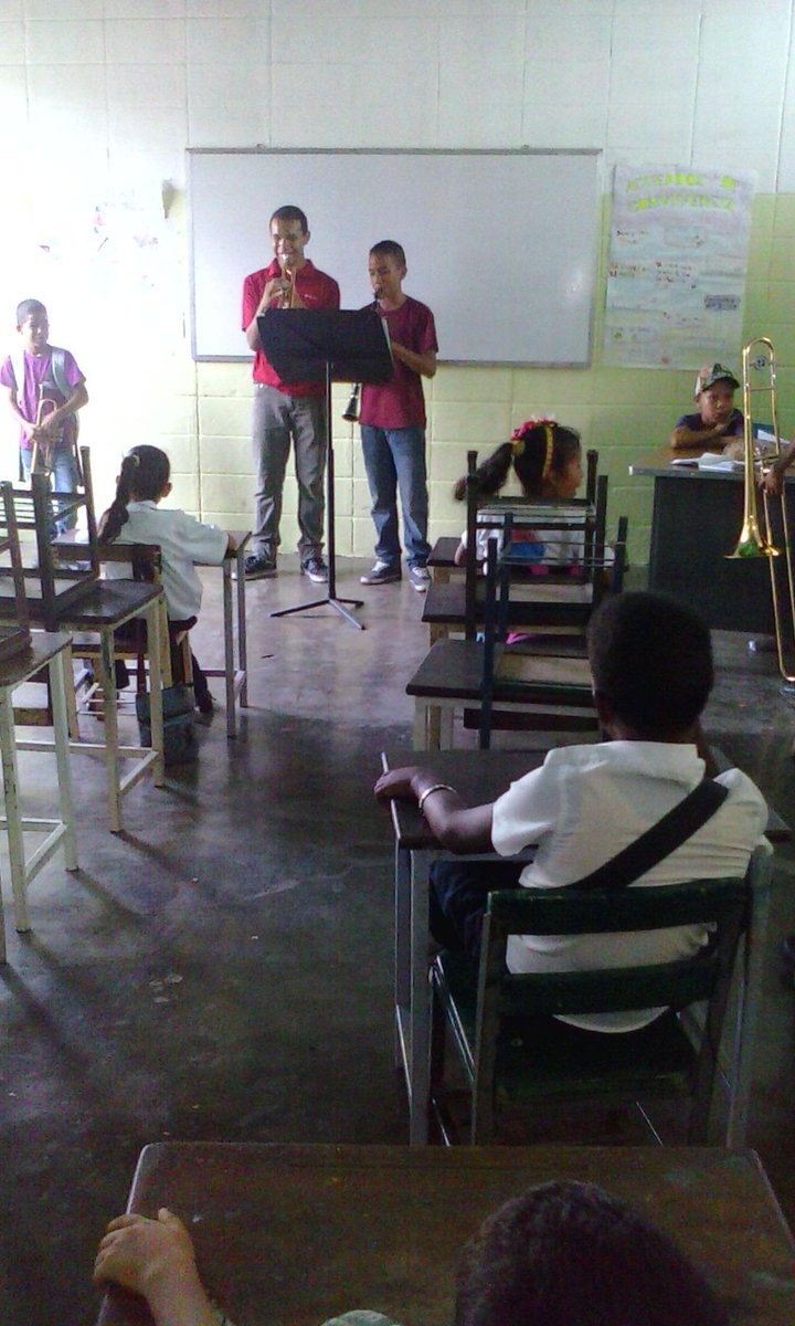 Jheale27's tweet photo. .@nucleosanmateo @SistemaAragua @SoyFundamusical @elsistema #ElSistemaCumple40 http://t.co/5nM319rbYv