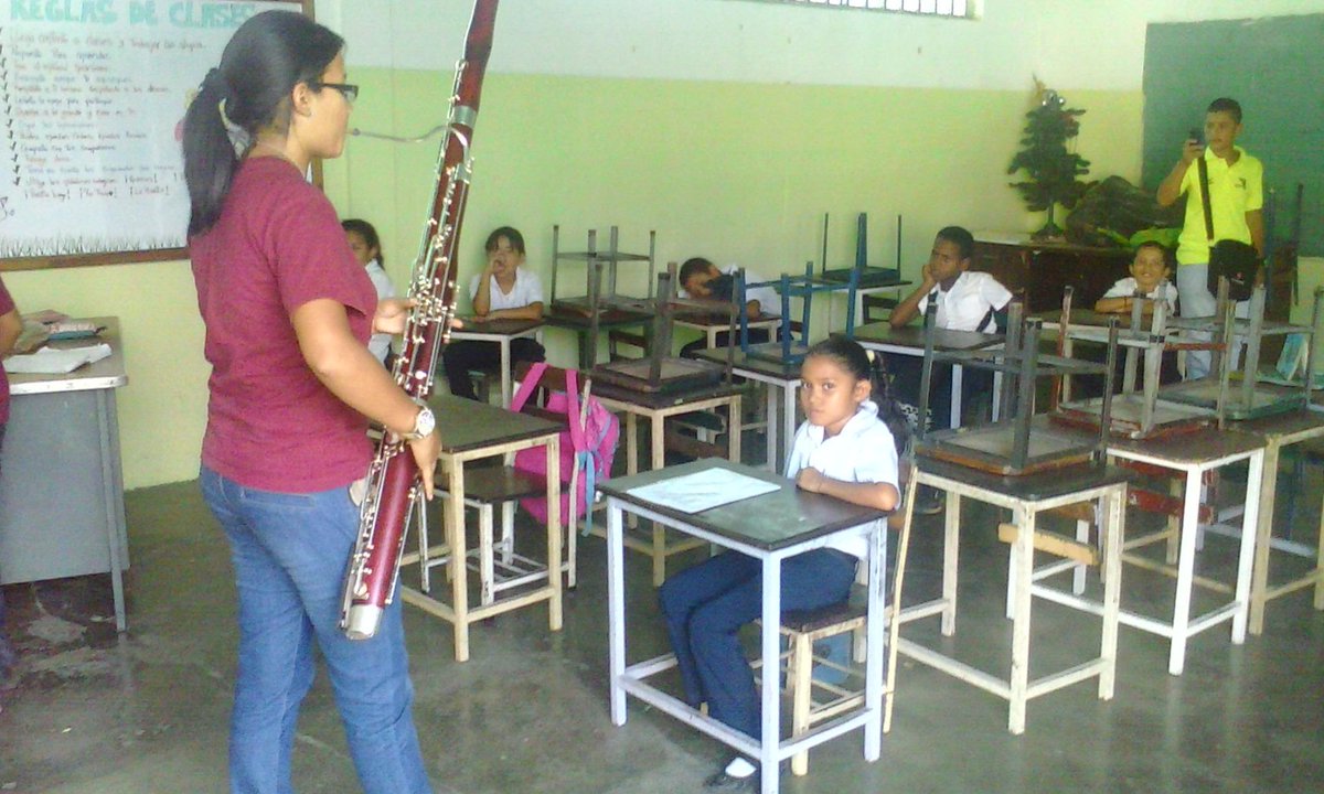 Jheale27's tweet photo. .@nucleosanmateo @SistemaAragua @SoyFundamusical @elsistema #ElSistemaCumple40 http://t.co/Q5ShIYHraH