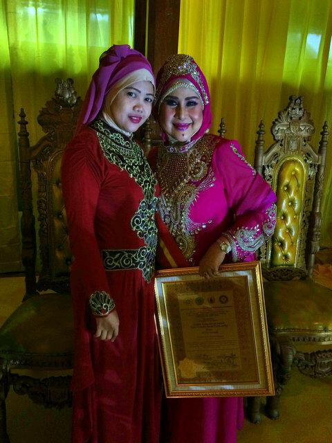 Umi <a href="/elvy_sukaesih/">Elvy Sukaesih</a> n aq :D