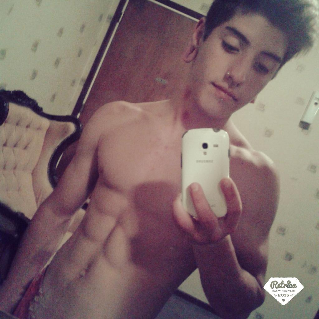 PosadasGerman's tweet image. Me caí y me lastime el cuello :(((