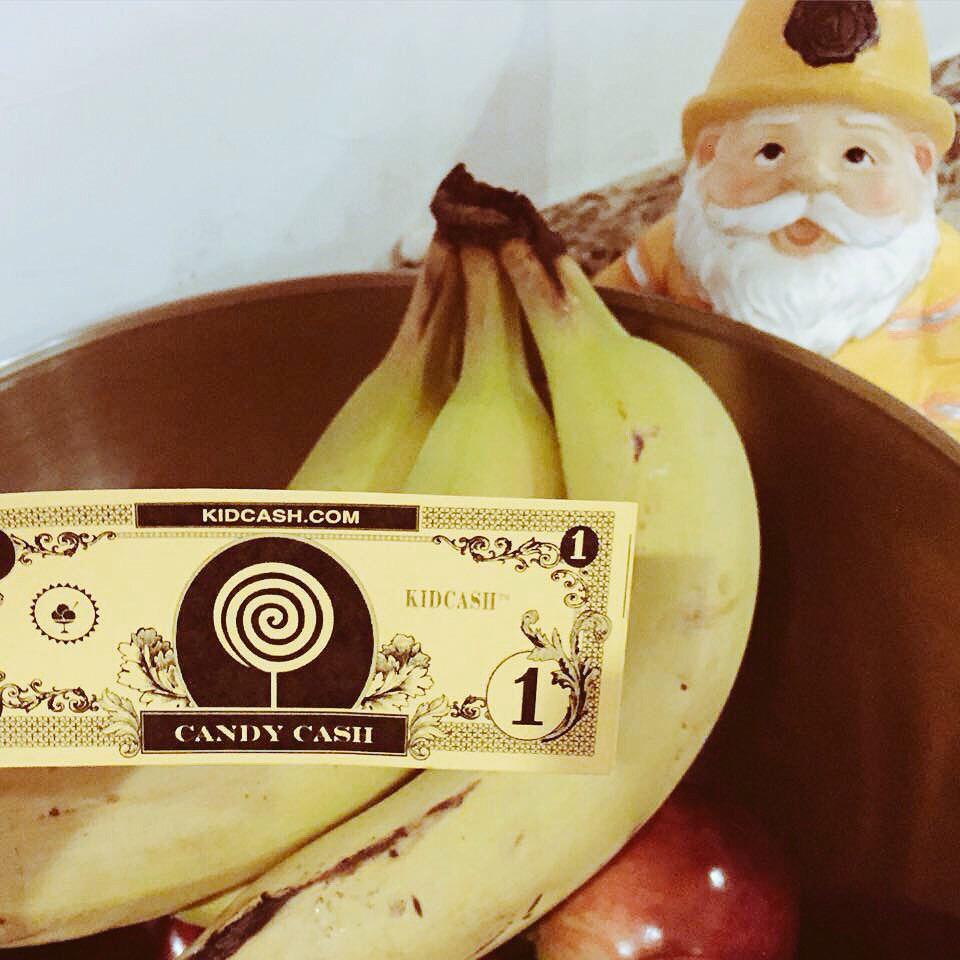 Chithief's tweet image. Thanks to #Kidcash candy cash, I can make sure I know how much sugar goes in my kids!
#FitKidsFeb