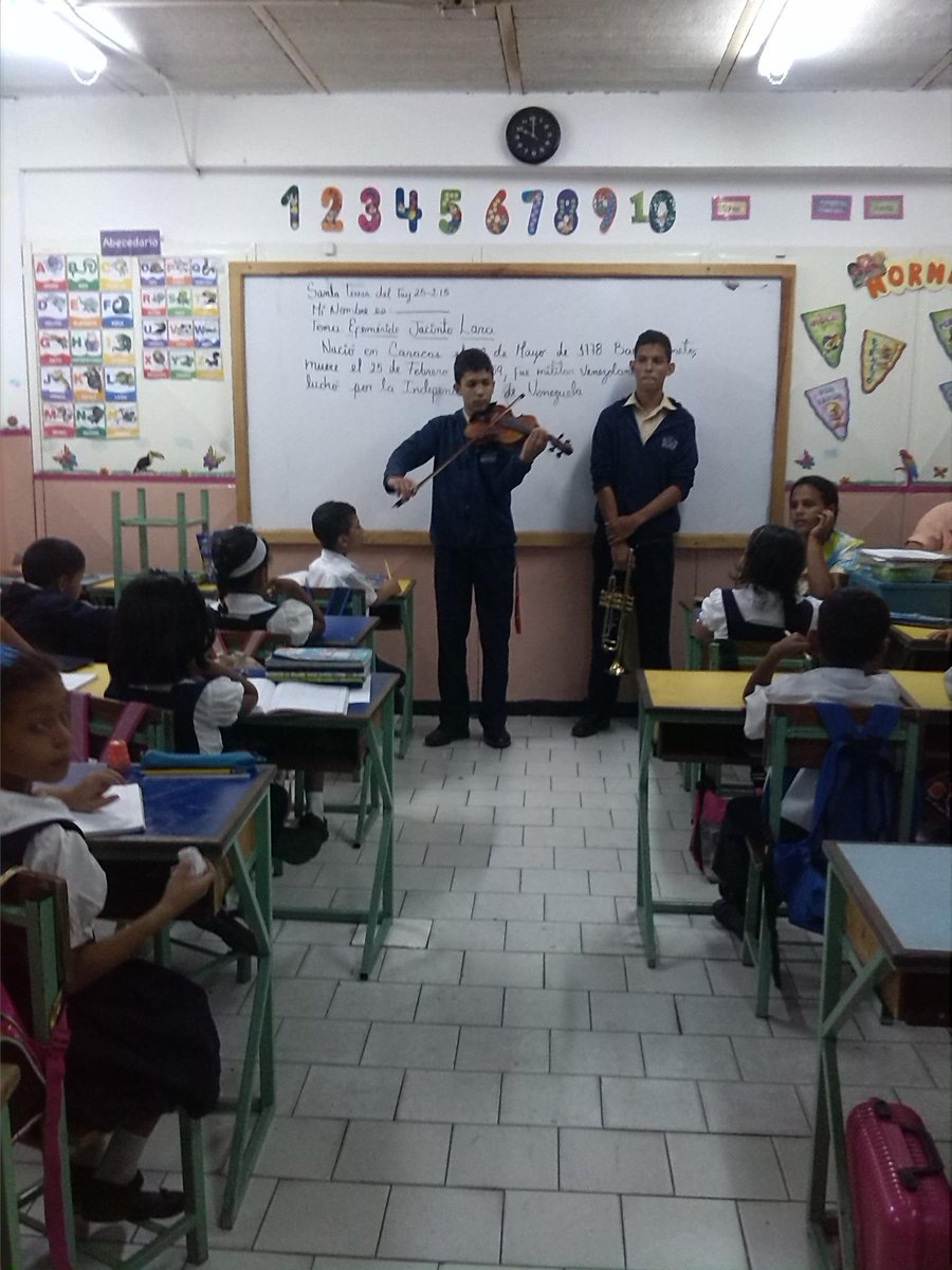 Adax15's tweet photo. @OrqyCoroST #ElSistemaCumple40 Colegio San Andres. 2do grado A http://t.co/kWiOgZujEH
