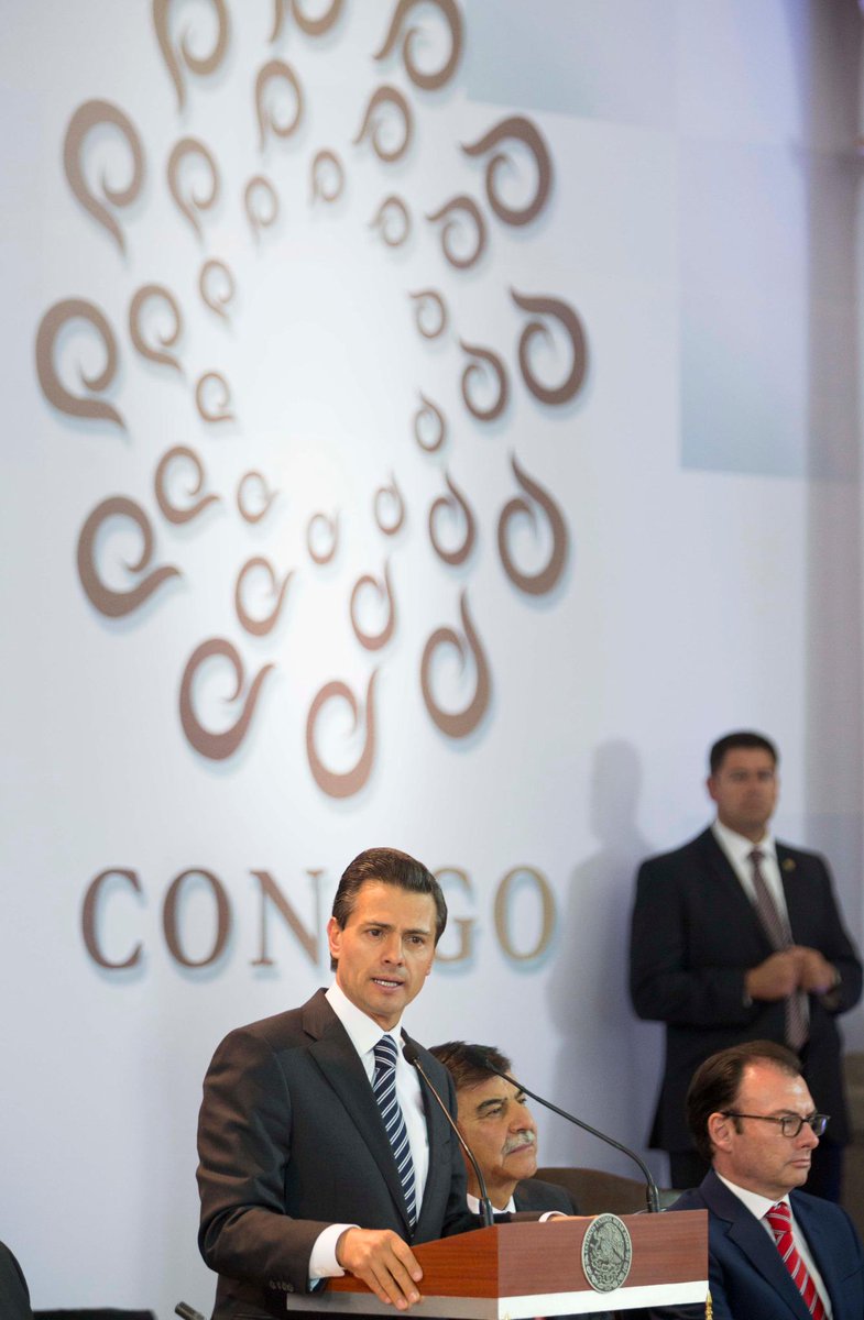 PresidenciaMX's tweet photo. La @CONAGO_oficial es ejemplo de la unidad y fortaleza de nuestra Federación: @EPN http://t.co/XIJU2IrWCi http://t.co/FMhRDnNs1o