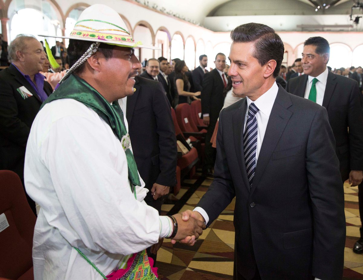 PresidenciaMX's tweet photo. La @CONAGO_oficial es ejemplo de la unidad y fortaleza de nuestra Federación: @EPN http://t.co/XIJU2IrWCi http://t.co/FMhRDnNs1o