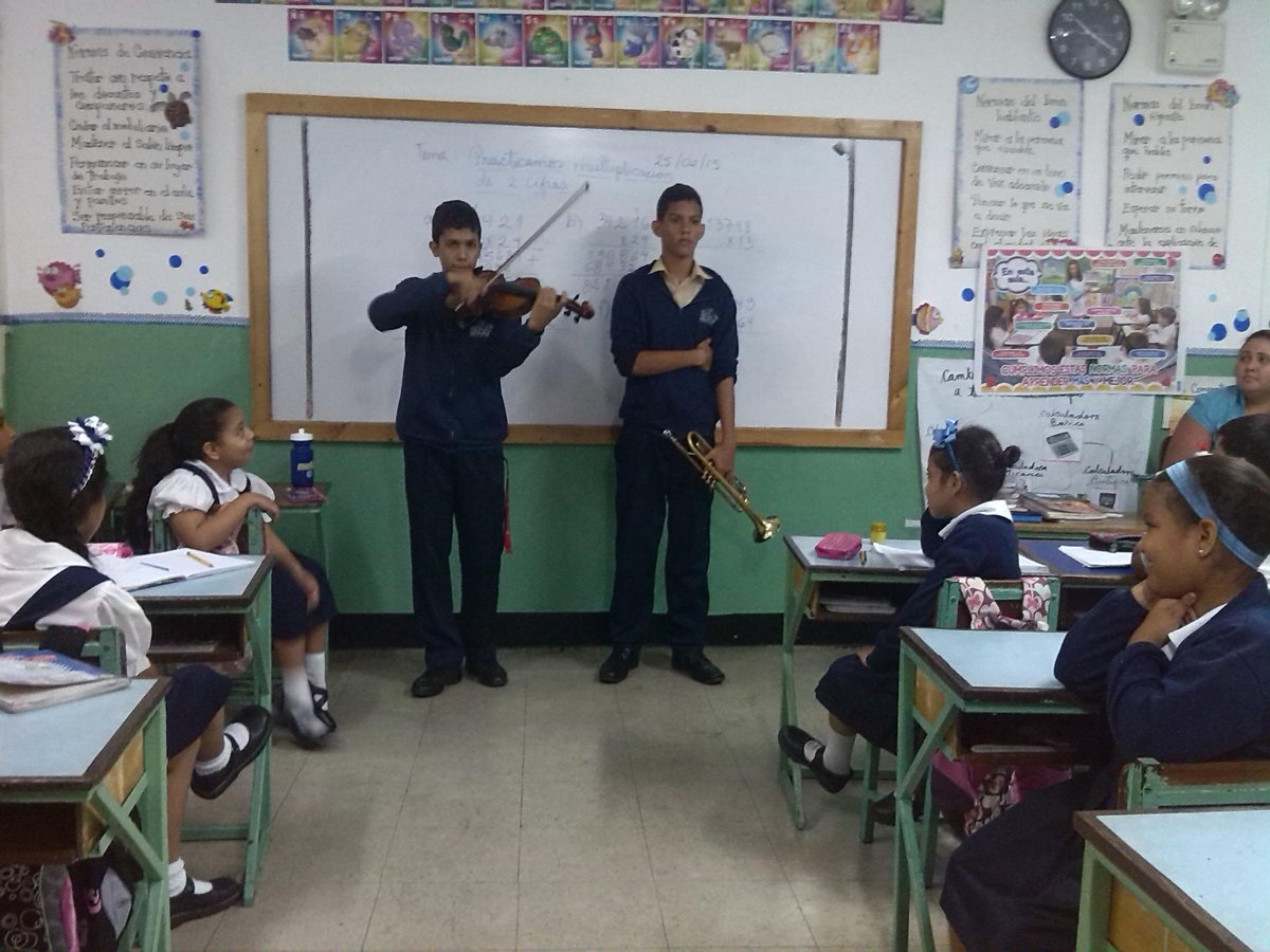 Adax15's tweet photo. @OrqyCoroST #ElSistemaCumple40 Colegio San Andres. 3er grado A http://t.co/fnfa6jjpyV