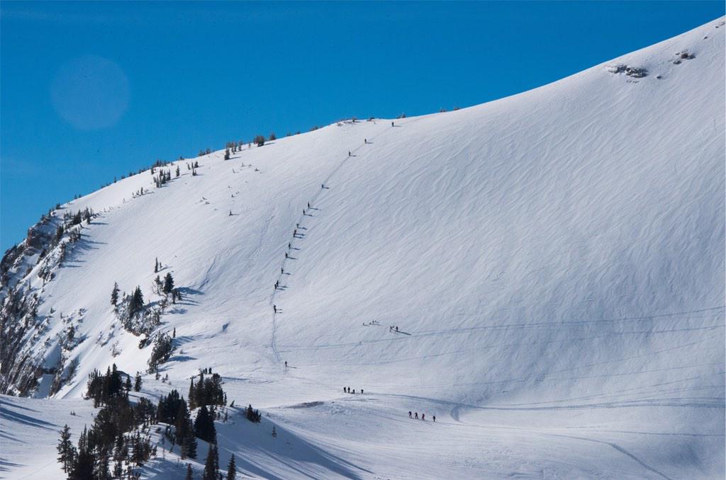 LocaleOutdoor's tweet image. The backcountry trains are getting bigger.  Name this classic hike #backcountry #bootpack 📷 by @ChowOnThis