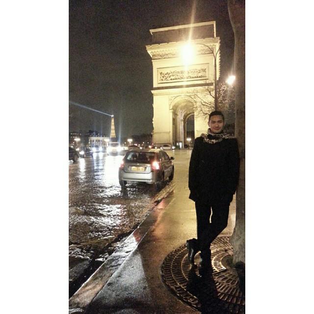 #RapmagParis The Eiffel and the triomphe! #arcdetriomphe #eiffeltower #paris #france  #guiddoo goo.gl/UogLKq