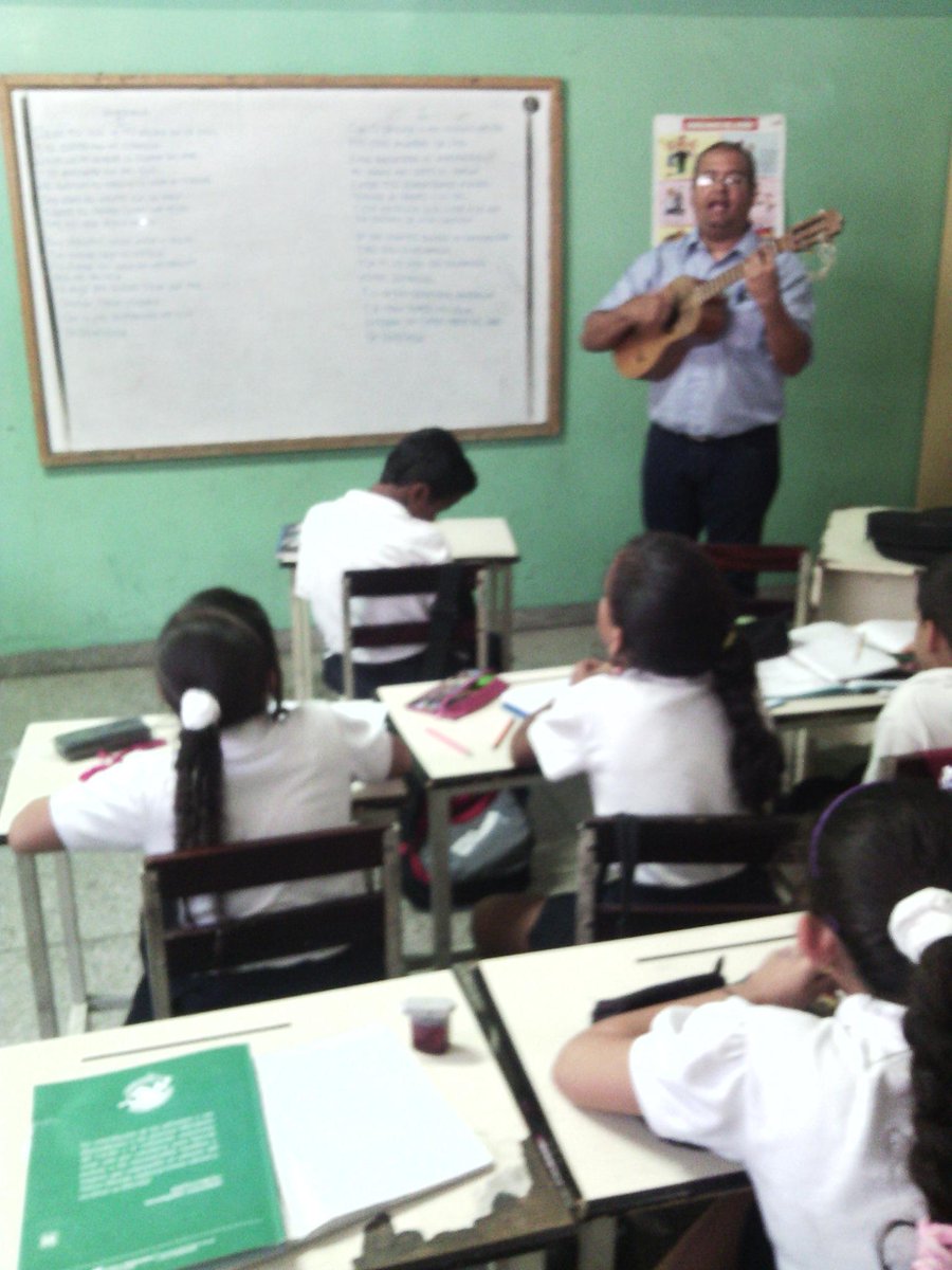 josuedblanco's tweet photo. @elsistema @NUCLEOMETRO Montaje del tema Venezuela con 4toB Prof @MalvinPuchi #ElSistemaCumple40 http://t.co/OAxsu2zGSD