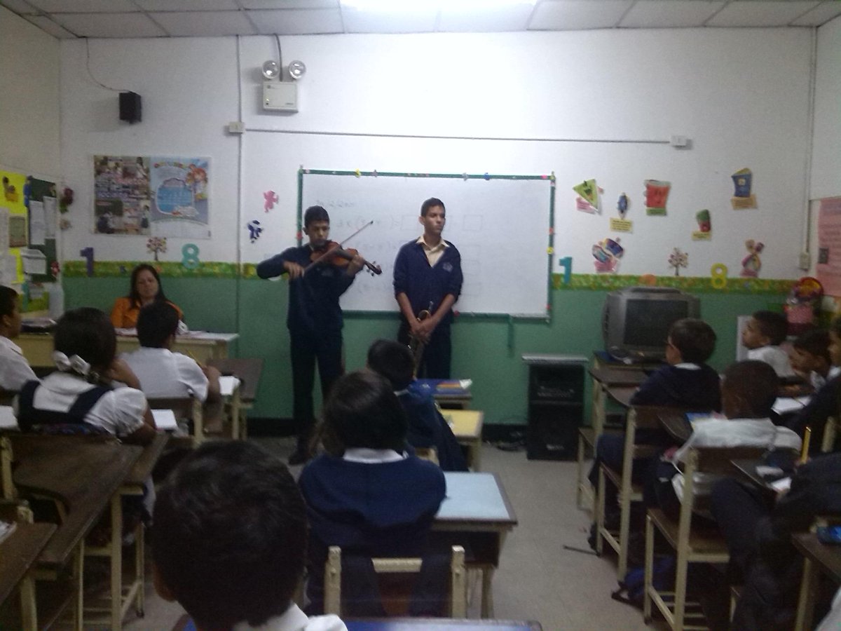 Adax15's tweet photo. @OrqyCoroST #ElSistemaCumple40 Colegio San Andres. 6to grado A http://t.co/oZpR9067fb