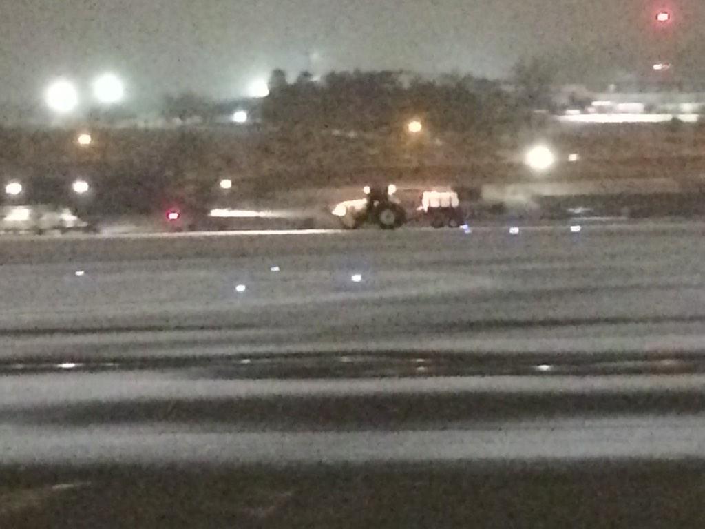 BHMAirport's tweet photo. Please check w/airline for latest flight info. Crews working hard at BHM. #teambhm http://t.co/PJ3vQgWq7f