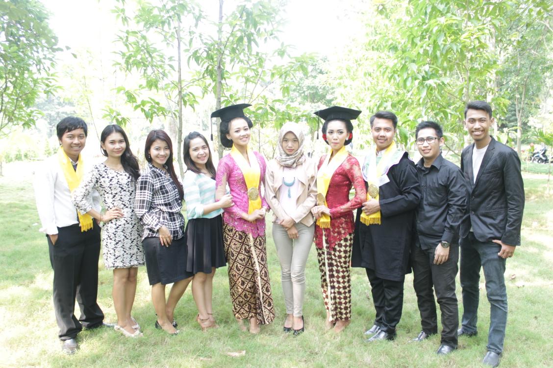 Satu, ya itulah kami! 😁😄 <a href="/dityadisya/">adityawish</a> <a href="/enoEnn/">Retno Ambarwati</a> <a href="/AmaliaGociwa/">amalia smile!! </a> <a href="/rerevava62/">vavarere</a> @abbirizkii <a href="/dimas_cunk/">Aditya Dimas</a>  <a href="/kumbakarna_laga/">deni paras aprilia</a>