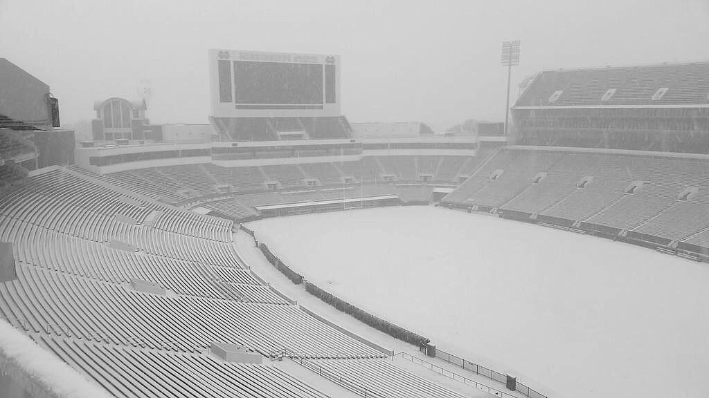 HailStateFB's tweet photo. Whiteout Game? Season can't get here soon enough. #HailState #SnowDawgs http://t.co/sOnb6nsJlG