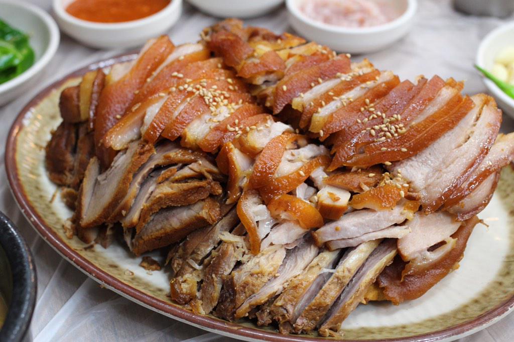 mj0302v's tweet photo. 몇달동안 족발 먹고싶다고 블라블라. 맛이쩡👍 http://t.co/CbwrrclVBj