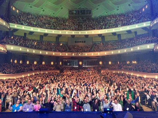 joshmarinacci's tweet photo. Just me and 5000 of my closest friends. “@altonbrown: #AltonBrownLive http://t.co/xV13AAPPqM”